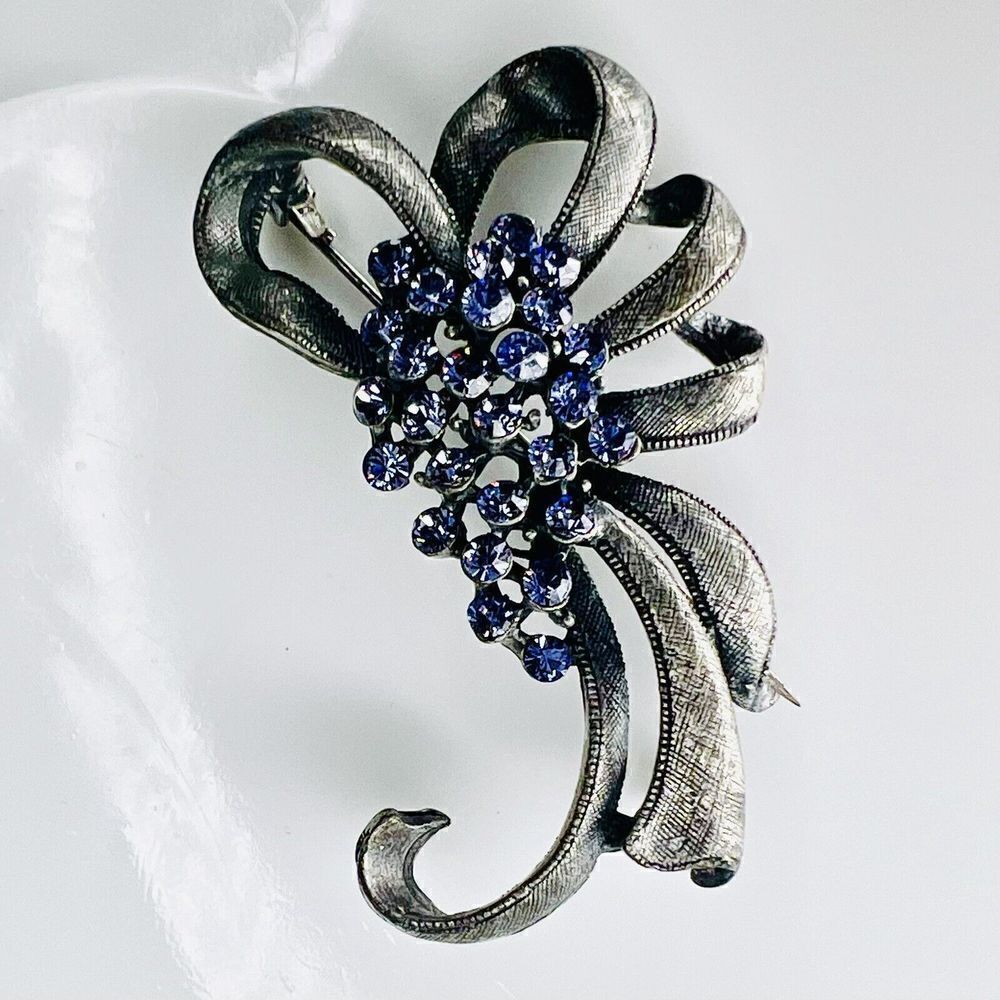 Vintage Purplish Blue Rhinestone Cluster Brooch Silver Tone Bow 4054